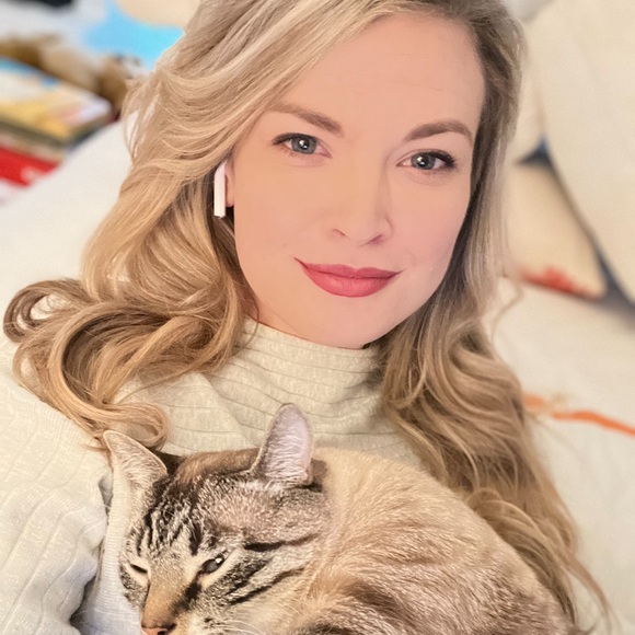 Meet your Posher, Hailey - Picture 1 of 1